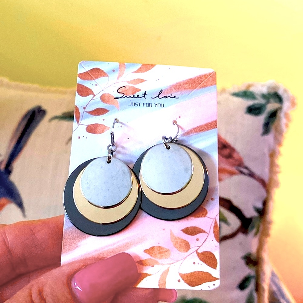❤️ New Three (3) Disc Pierced Earrings (OS)